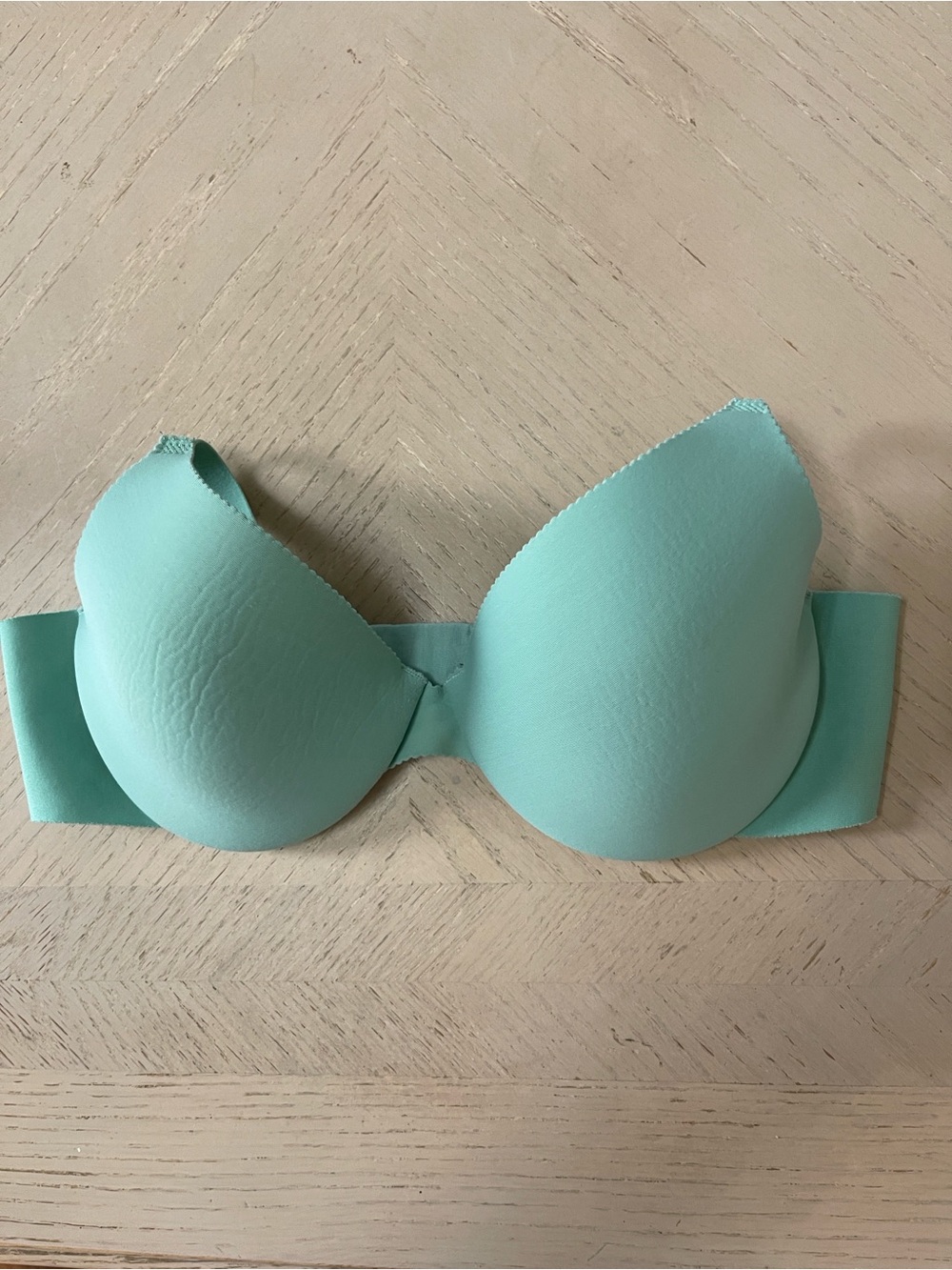 Maidenform   Bright turquoise green bra with front closure.